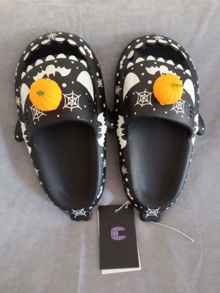 Chanclas Halloween tiburón a estrenar