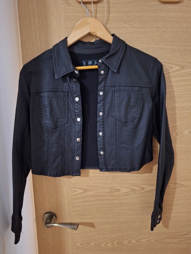 Chaqueta negra Lefties cropped