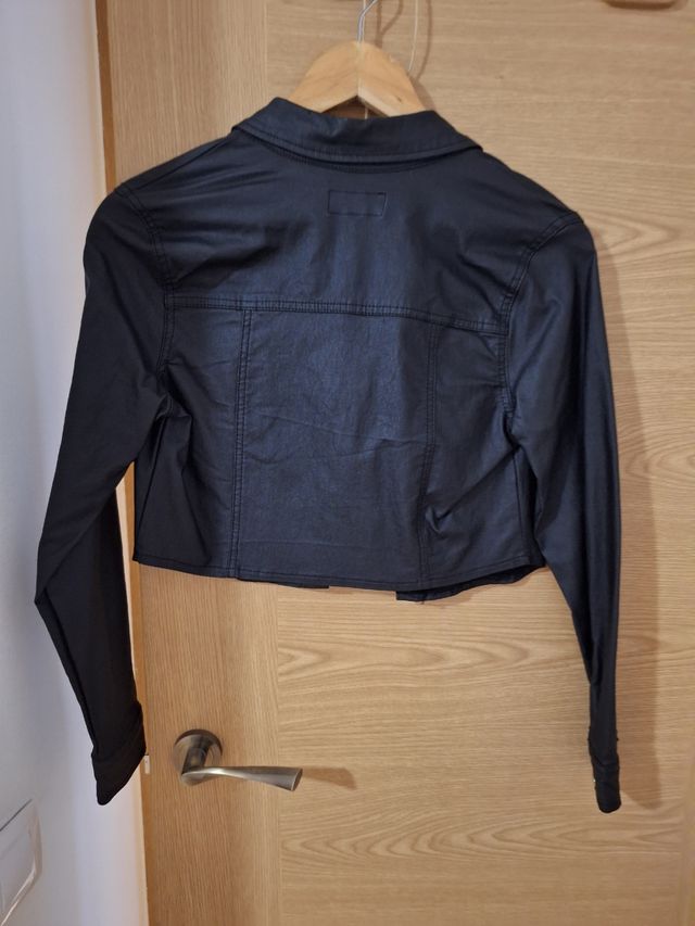 Chaqueta negra Lefties cropped