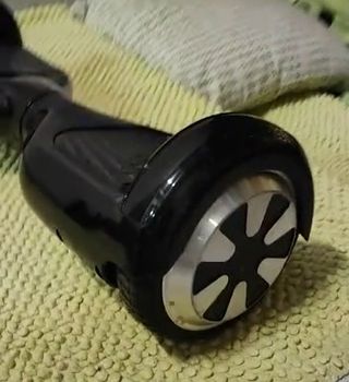 Patin eléctrico . 
Hoverboard negro. 
Patinete 