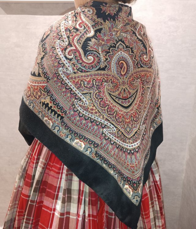 Mantón pañuelo cien colores