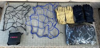 PACK accesorios moto: 2 redes, guantes, chubasquer