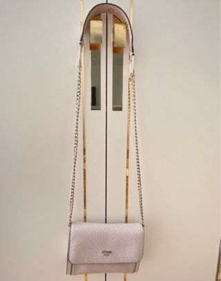 Bolso bandolera Guess rosa