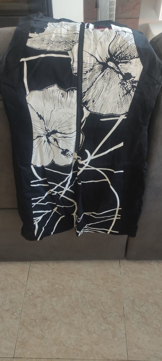 Vestido Desigual negro flores