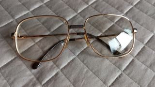 Occhiali vintage uomo in metallo dorato.