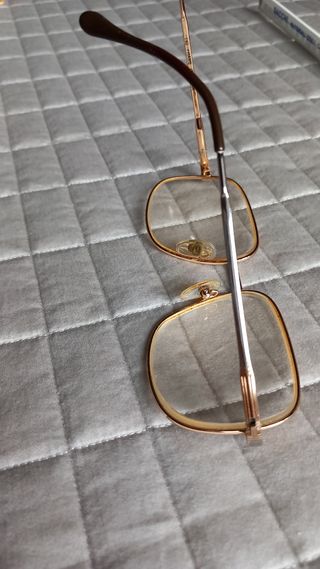 Occhiali vintage uomo in metallo dorato.
