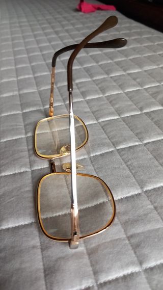 Occhiali vintage uomo in metallo dorato.