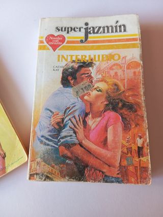 Dos novelas antiguas de bolsillo