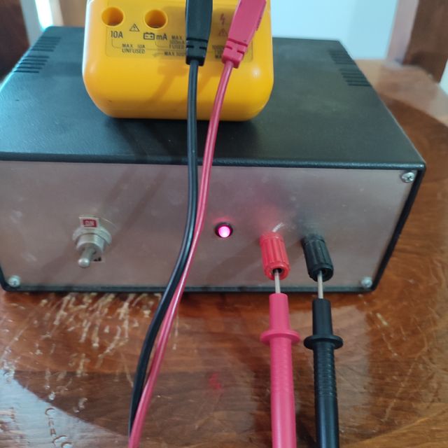 Alimentatore 12V 5A - usato