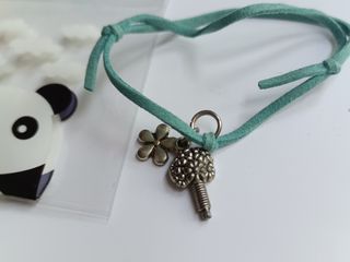 Pulsera flor plateada y verde agua.