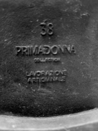 Sandalias tachuelas Prima Donna