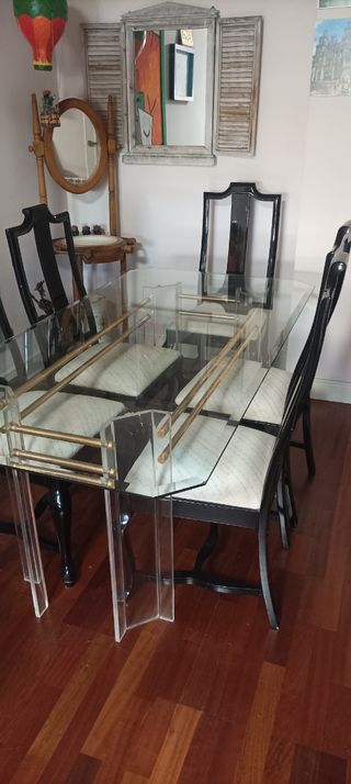 Mesa cristal + 6 sillas: Moderna y elegante