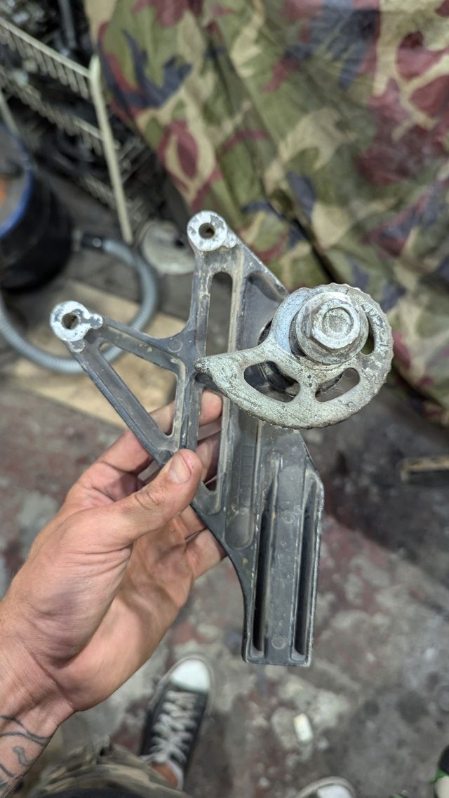 Eje Trasero Suzuki DR BIG 750