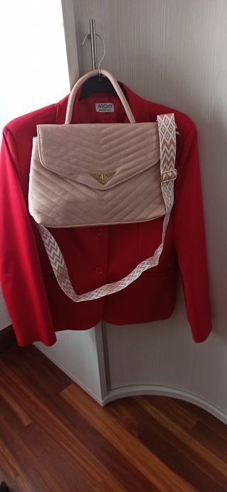 Americana y bolso a juego