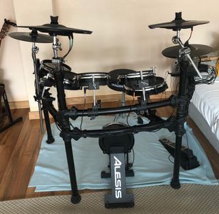 Batería electrónica Alesis