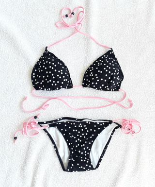 Bikini lunares blanco y negro
