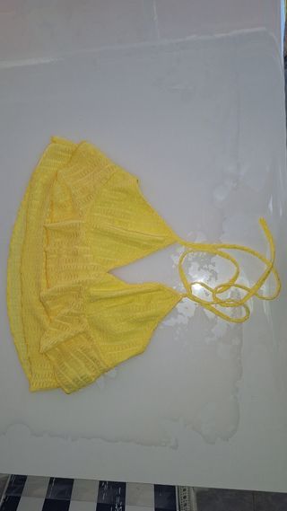 Top amarillo sin usar, pero sin etiqueta.