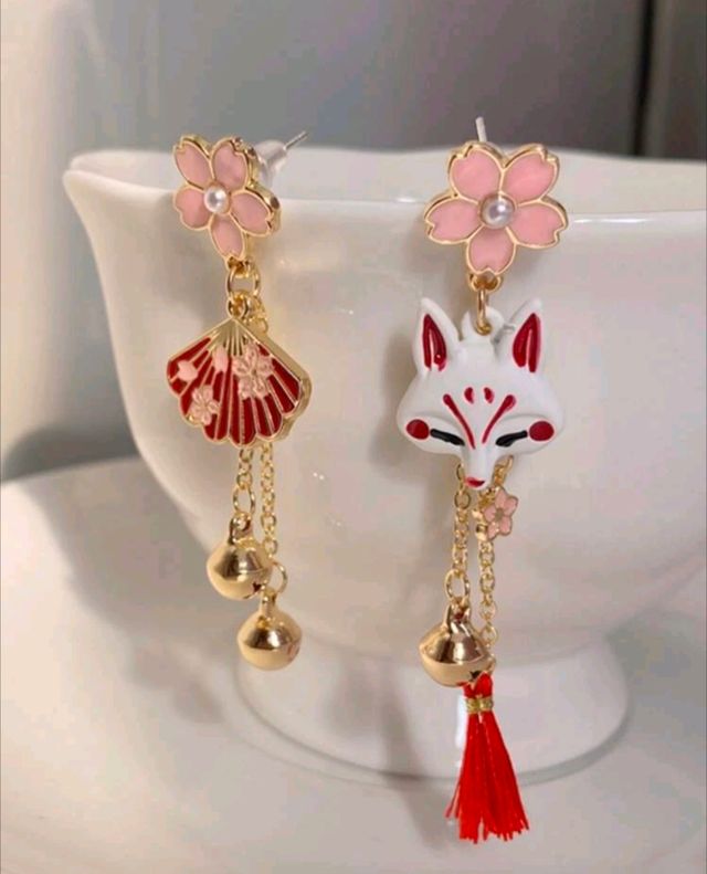 Pendientes Kitsune: 🌸 rojos y rosas