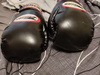 Guantes boxeo Twins Special 12 oz + espinilleras