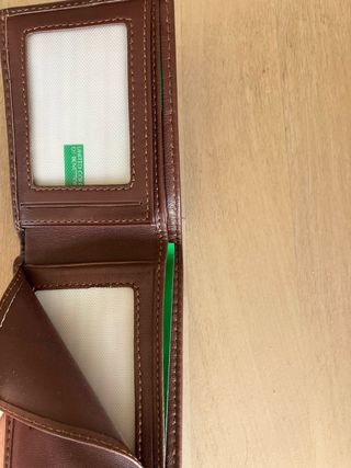 Cartera Benetton marrón de piel. NUEVA
