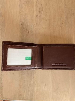 Cartera Benetton marrón de piel. NUEVA