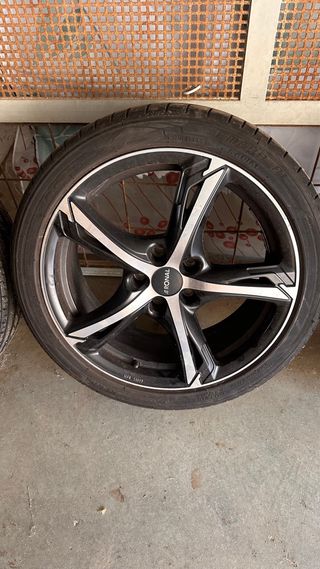 4 Llantas Ronal 18" con neumáticos