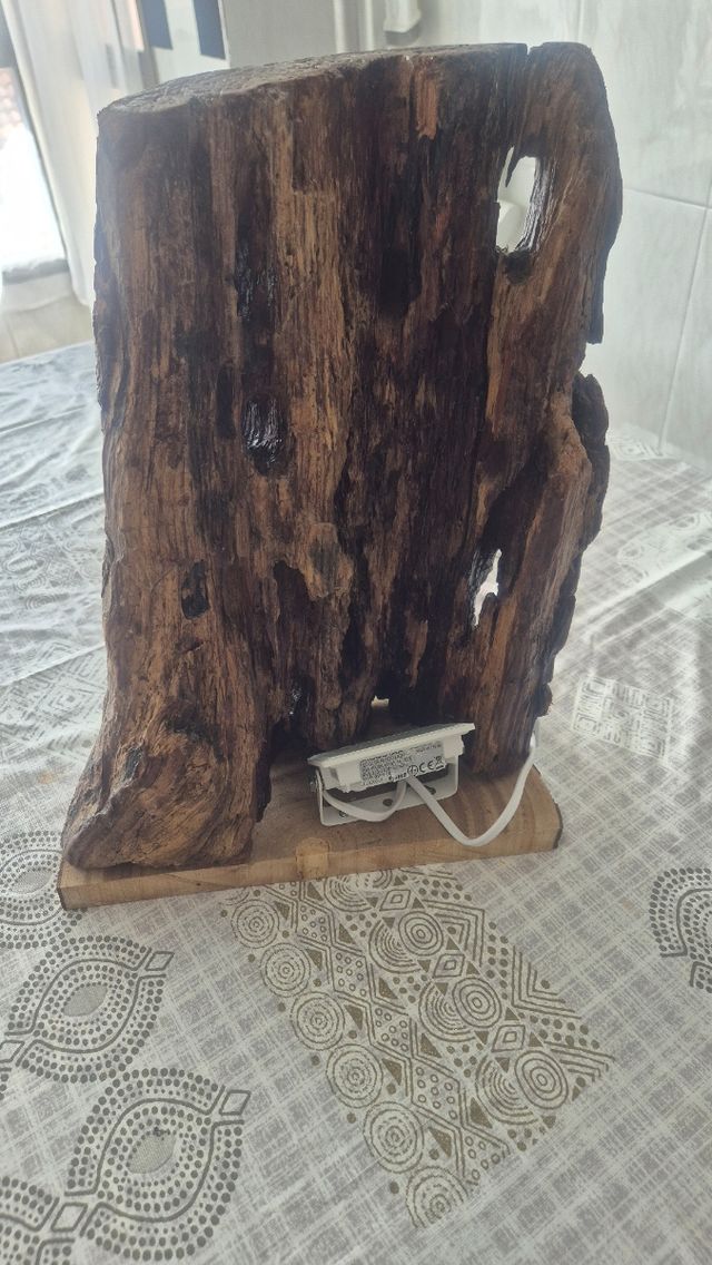 Lámpara tronco madera marrón