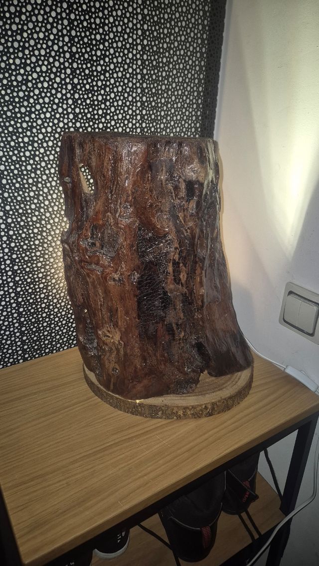 Lámpara tronco madera marrón