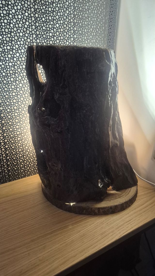 Lámpara tronco madera marrón