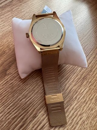 Reloj Guess dorado