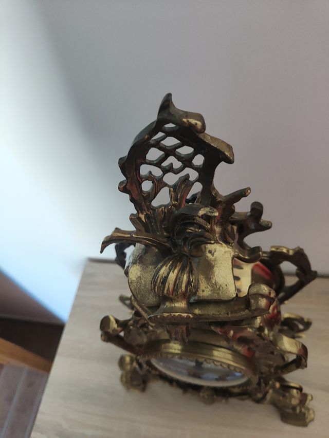 Reloj antiguo funciona correctamente a pilas