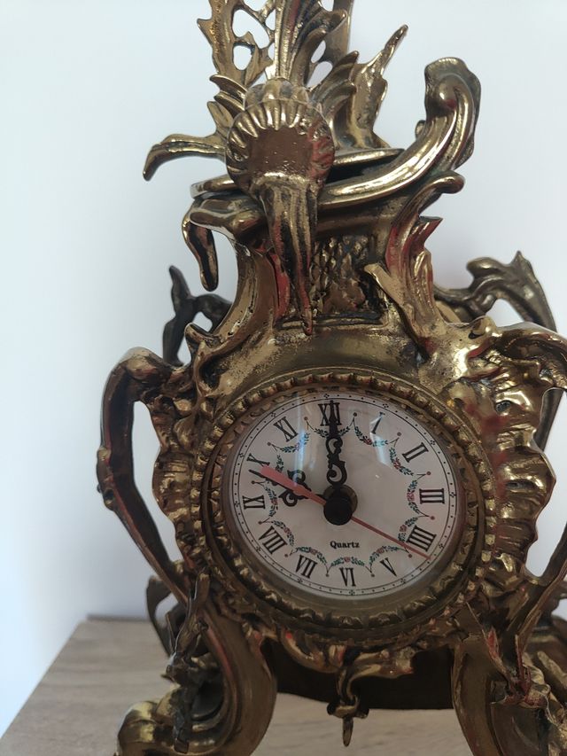 Reloj antiguo funciona correctamente a pilas