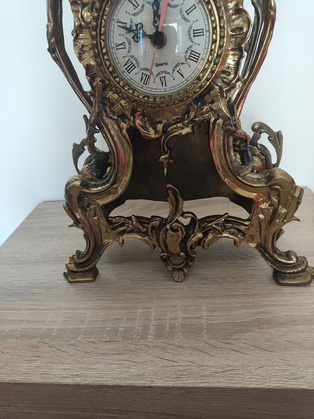 Reloj antiguo funciona correctamente a pilas