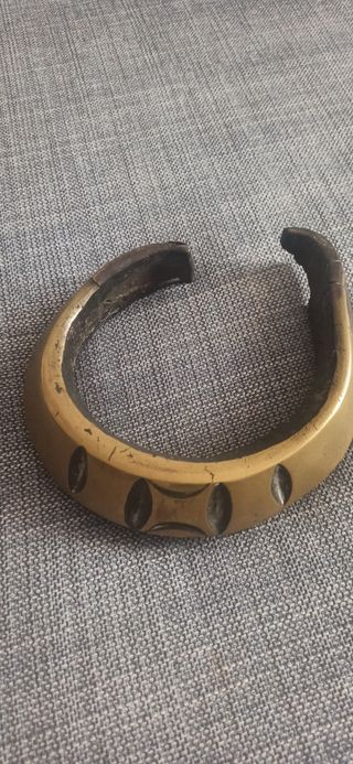 Torque de bronce africano