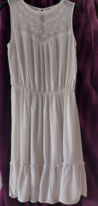 Vestido blanco Stradivarius