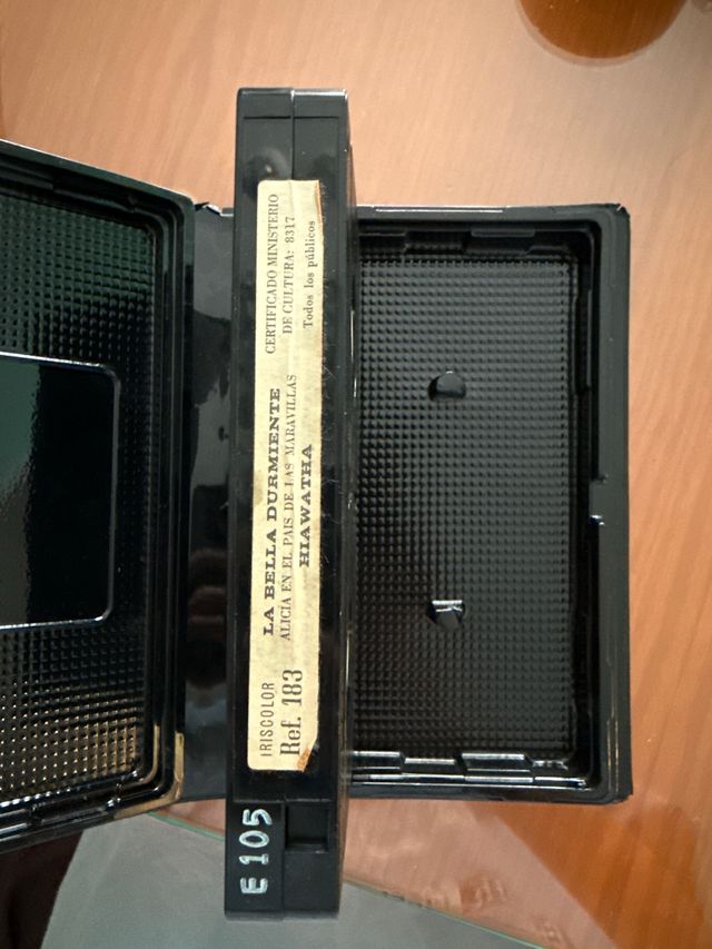 VHS infantiles: La Bella Durmiente, Alicia, Hiawat