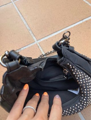 Bolso Stradivarius negro c/pedreria