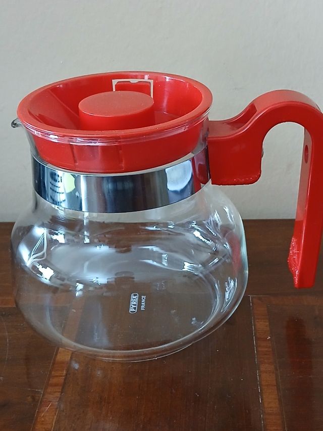 Teiera Pyrex vintage rossa