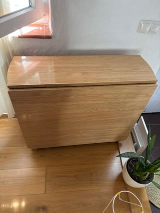Mesa plegable tipo libro. Con defectos  y desgaste