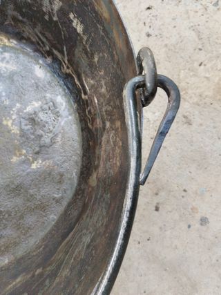 Caldero antiguo grande metálico