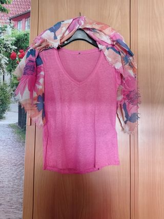 T-shirt + foulard rosa Stradivarius