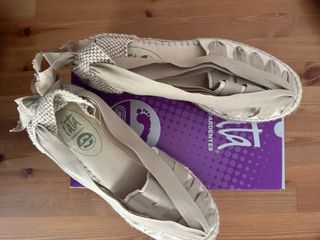 Alpargatas con cintas, talla 42