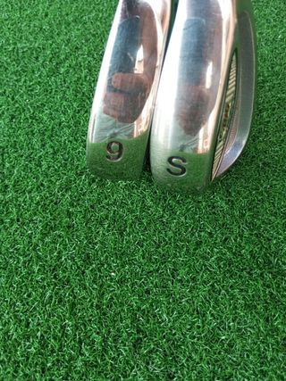 Palos de golf Paragon N° 9 y sand wedge