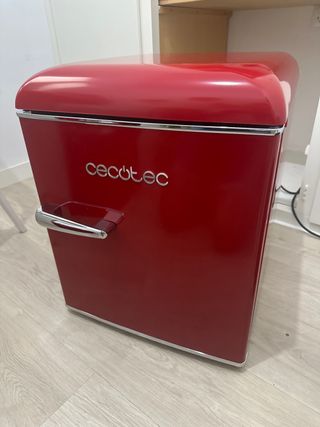 Mini nevera roja Cecotec