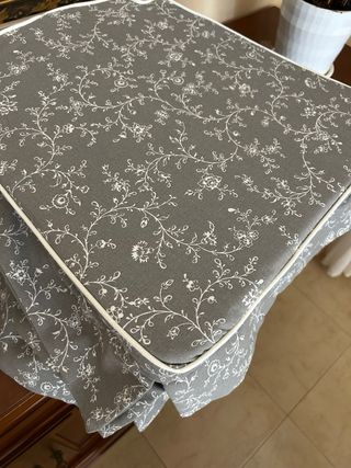 4 Cojínes de silla grises con estampado floral