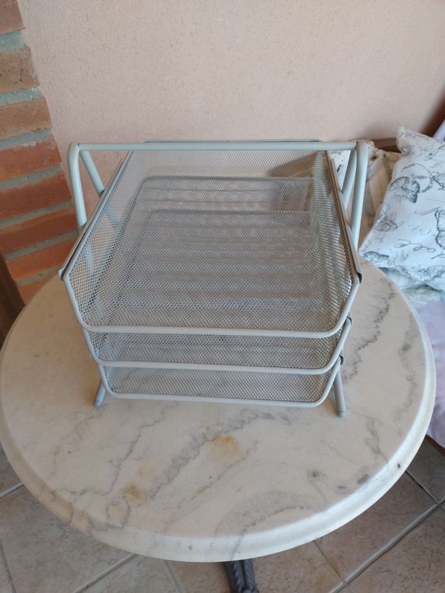 Organizador de escritorio metálico gris