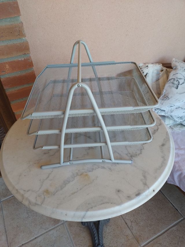 Organizador de escritorio metálico gris