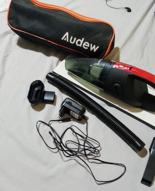 Aspiradora manual eléctrica.