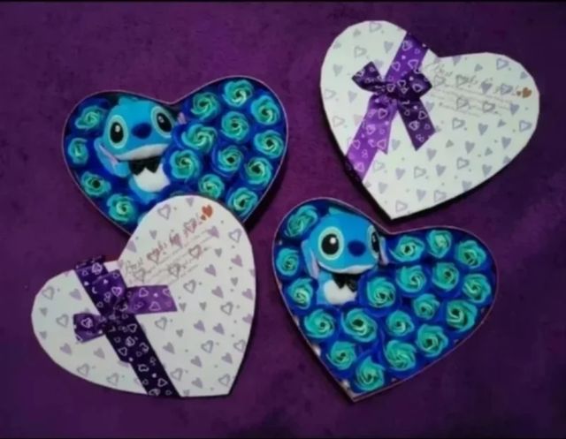 Caja Corazón: Stitch & Flores Jabón
