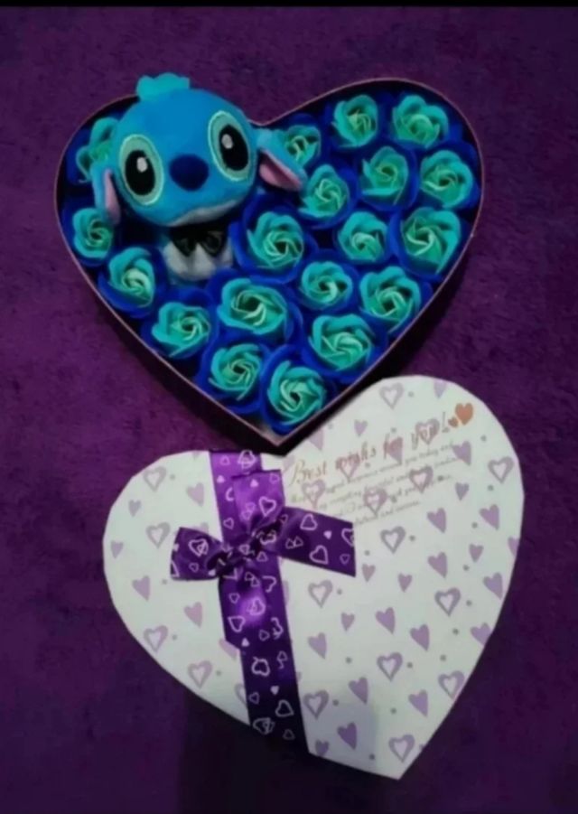 Caja Corazón: Stitch & Flores Jabón